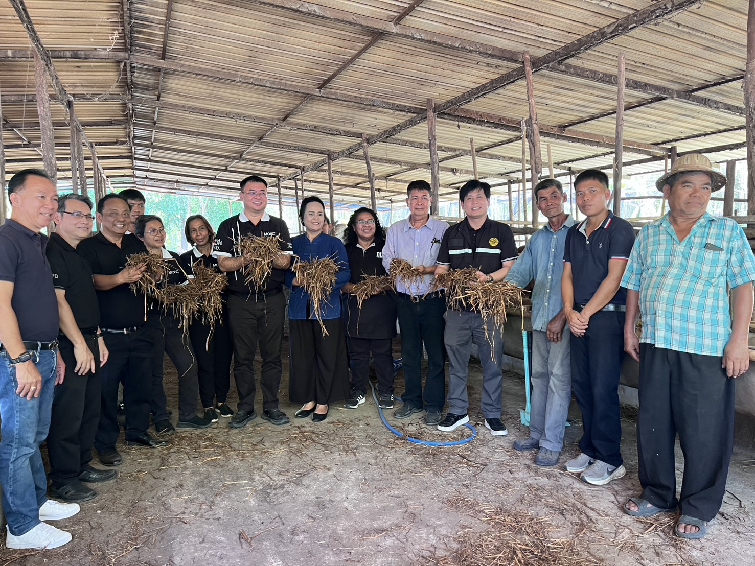 title - วันอังคารที่ 31 มีนาคม 2569 นายวิทูล ประดิษฐบุญ ปฏิรูปที่ดินจัังหวัดปราจีนบุรี พร้อมด้วย เจ้าหน้าที่ ส.ป.ก.ปราจีนบุรี เข้าร่วม กิจกรรมเปิดโครงการ Kick off การใช้ประโยชน์ จากฟางข้าวตาม 